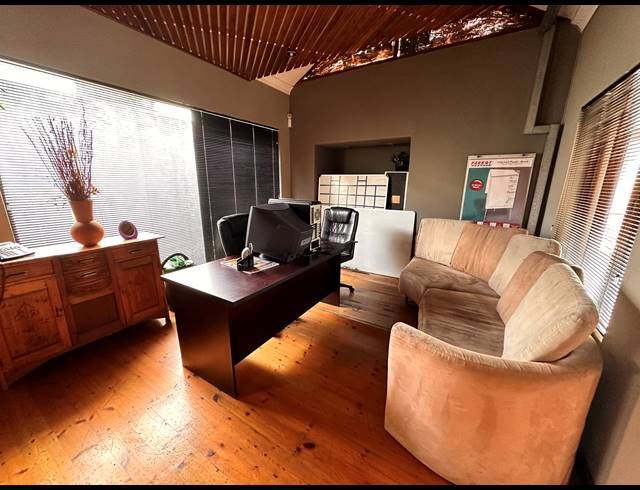 400M² OFFICE FOR SALE IN MELVILLE